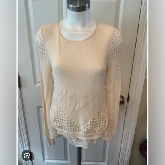 Cream layered top, sz L - Picture 2 of 8